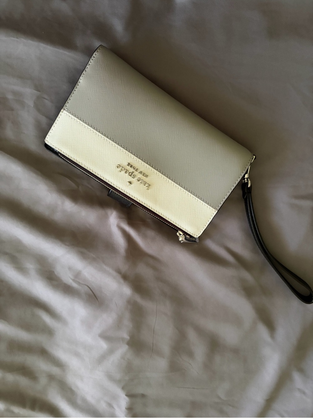 kate spade two-tone cream wristlet clutch with black strap